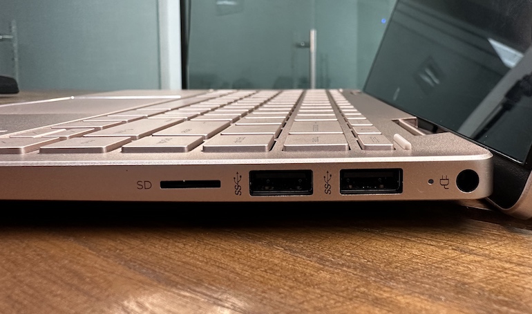 HP Pavilion x360 right ports