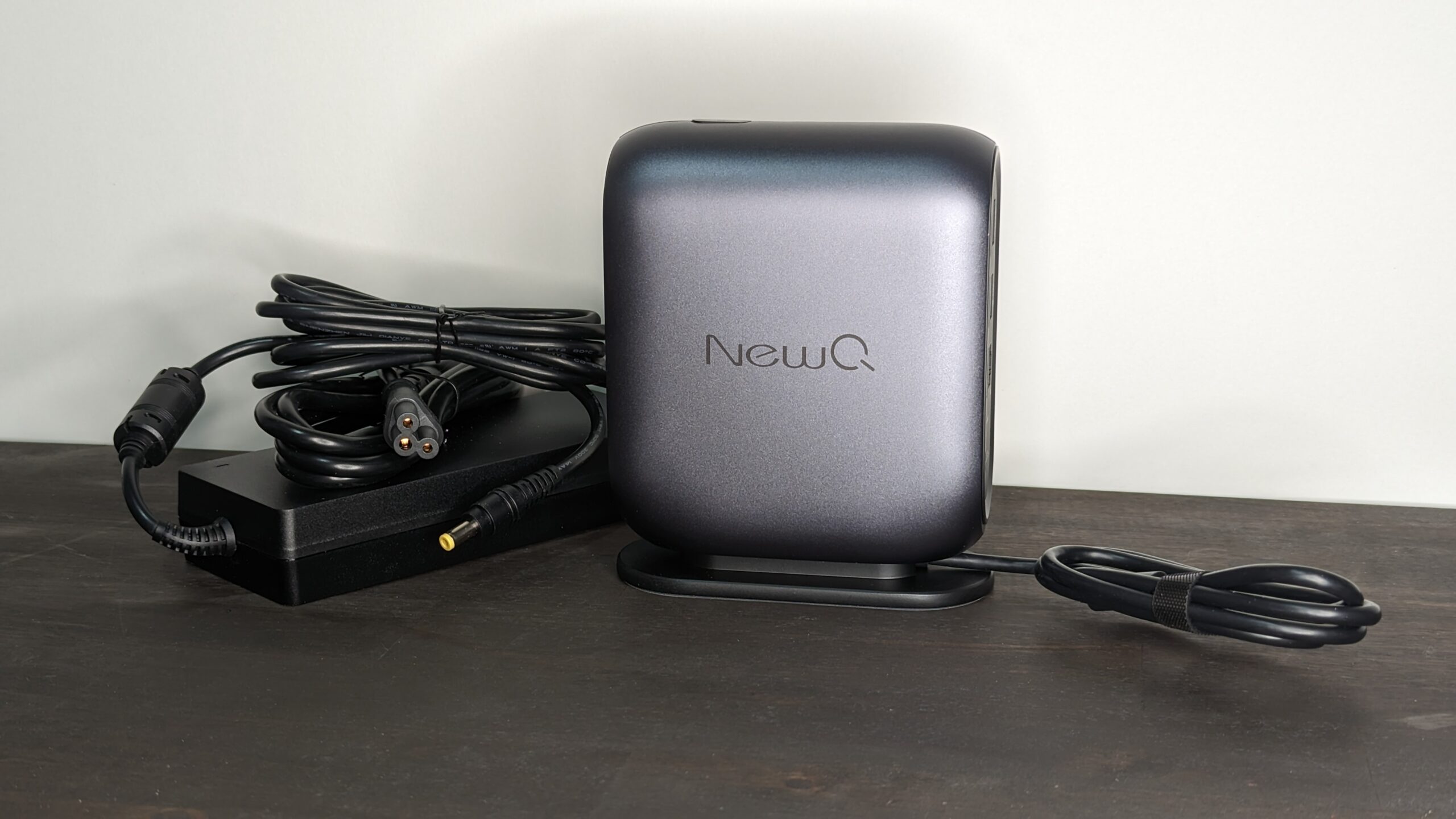 NewQ 16-in-1 Docking Station Side